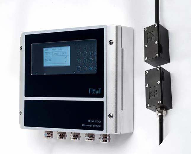 Braçadeira no medidor de fluxo ultra-sônico